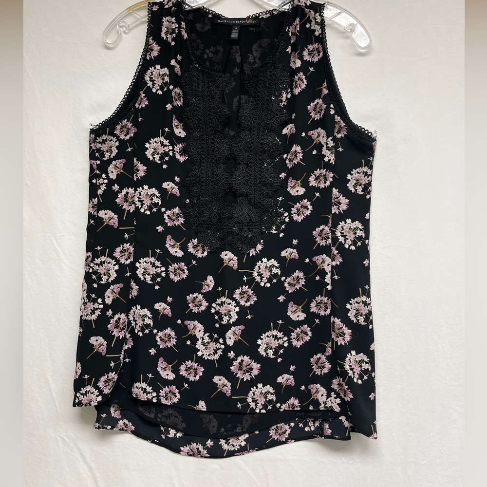 Y2K feminine BANANA REPUBLIC sleeveless top with Lace Bib Detail. Romantic!